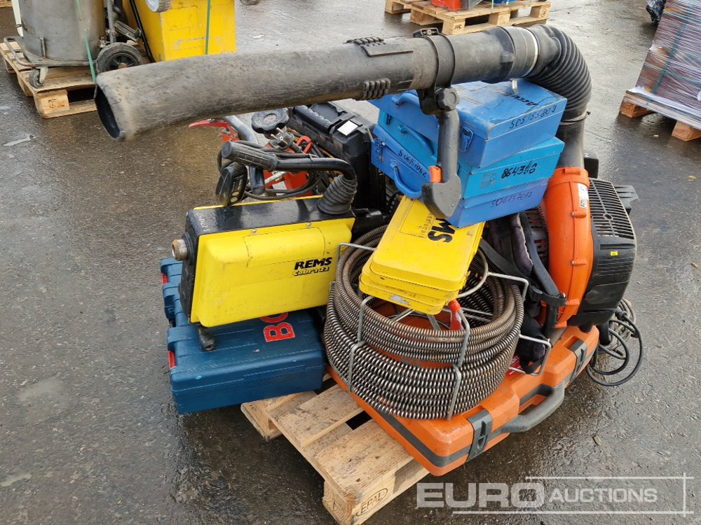 Pallet of Mixed Power Tools, Back Pack Leaf Blower, Floor Scrapper, Cable Runner, Water Pump - Građevinska oprema: slika 3 Pallet of Mixed Power Tools, Back Pack Leaf Blower, Floor Scrapper, Cable Runner, Water Pump - Građevinska oprema: slika 3