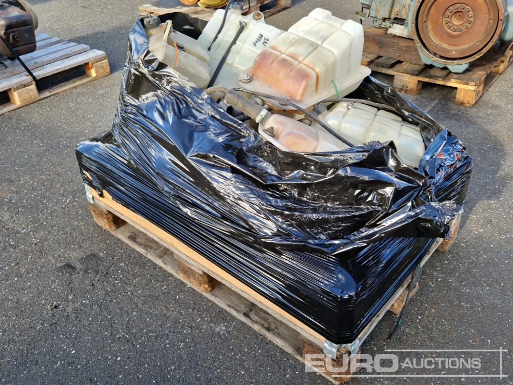 Window Washer Water Tanks to suit Iveco - Rezervni deo: slika 2 Window Washer Water Tanks to suit Iveco - Rezervni deo: slika 2