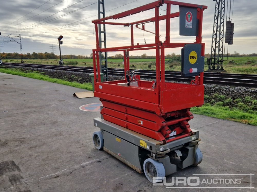 SkyJack Electric Scissor Lift, Extending Deck, Non Marking Tyres - Lift u obliku makaza: slika 4 SkyJack Electric Scissor Lift, Extending Deck, Non Marking Tyres - Lift u obliku makaza: slika 4