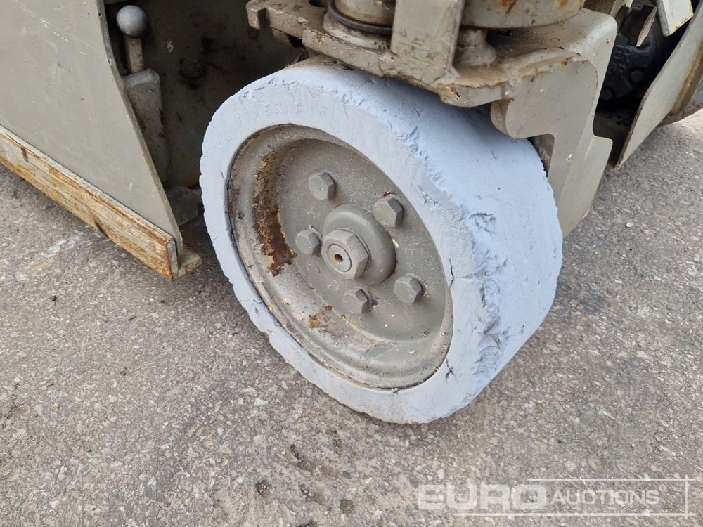 SkyJack Electric Scissor Lift, Extending Deck, Non Marking Tyres - Lift u obliku makaza: slika 5 SkyJack Electric Scissor Lift, Extending Deck, Non Marking Tyres - Lift u obliku makaza: slika 5