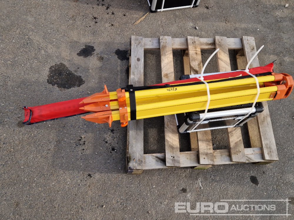 Unused 2025 SKLP Self-Leveling Rotary Laser Level with Batteries, Receiver, Tripod, Grade Rod - Гаражна опрема: slika 5 Unused 2025 SKLP Self-Leveling Rotary Laser Level with Batteries, Receiver, Tripod, Grade Rod - Гаражна опрема: slika 5