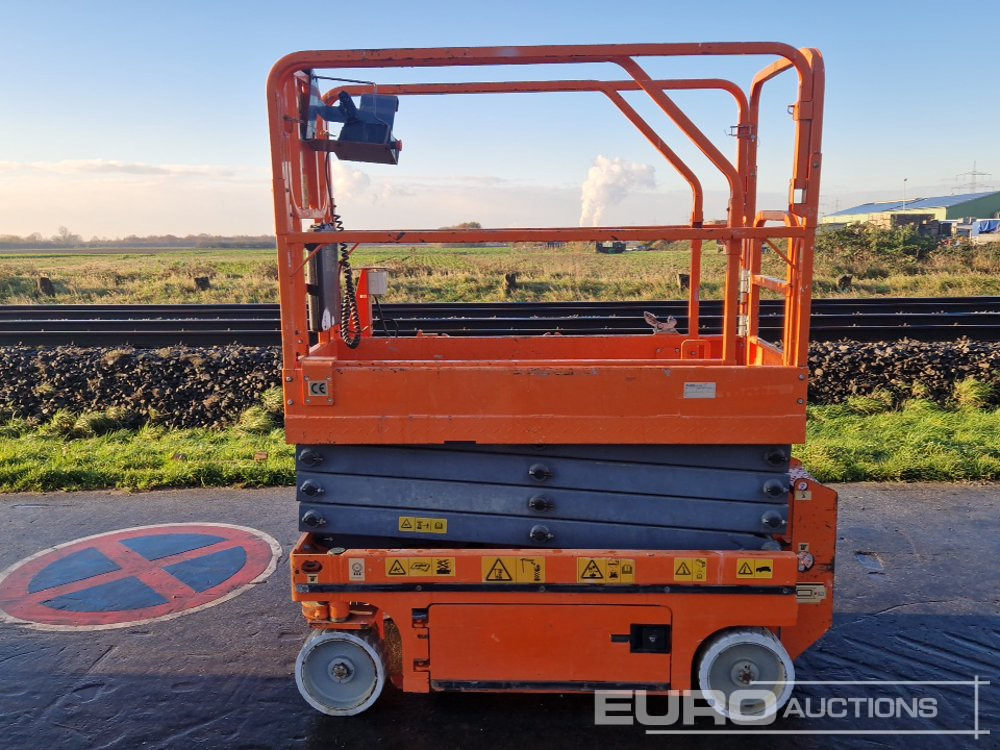 YAMEI Electric Scissor Lift - Vazdušna platforma: slika 2 YAMEI Electric Scissor Lift - Vazdušna platforma: slika 2