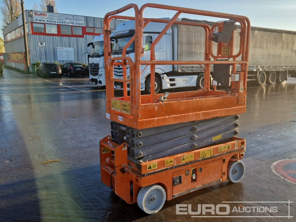YAMEI Electric Scissor Lift - Vazdušna platforma: slika 4 YAMEI Electric Scissor Lift - Vazdušna platforma: slika 4