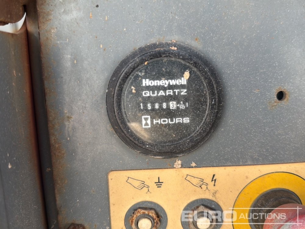 Lift u obliku makaza 2015 SkyJack SJ6832RT: slika 25 Lift u obliku makaza 2015 SkyJack SJ6832RT: slika 25