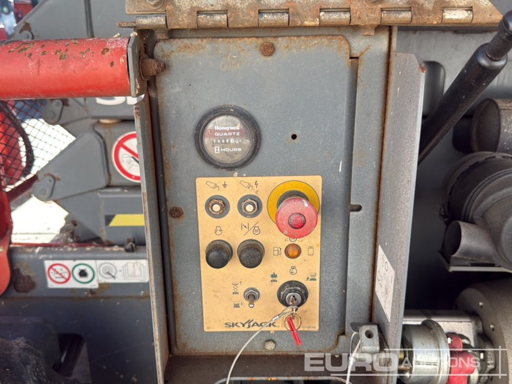 Lift u obliku makaza 2015 SkyJack SJ6832RT: slika 24 Lift u obliku makaza 2015 SkyJack SJ6832RT: slika 24