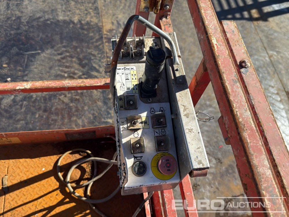 Lift u obliku makaza 2015 SkyJack SJ6832RT: slika 21 Lift u obliku makaza 2015 SkyJack SJ6832RT: slika 21