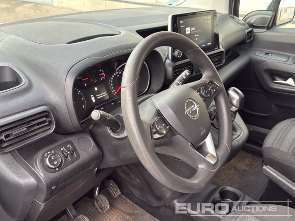 Dostavno vozilo 2020 Opel COMBO LIFE: slika 12 Dostavno vozilo 2020 Opel COMBO LIFE: slika 12