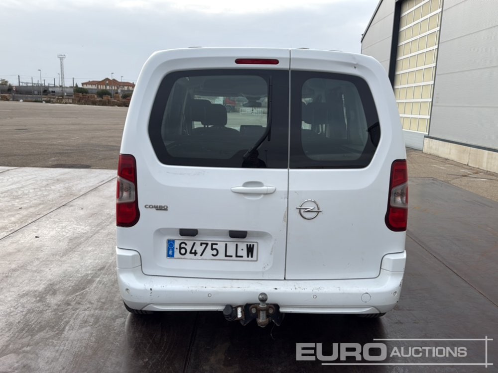 2020 Opel COMBO LIFE - Dostavno vozilo: slika 4 2020 Opel COMBO LIFE - Dostavno vozilo: slika 4