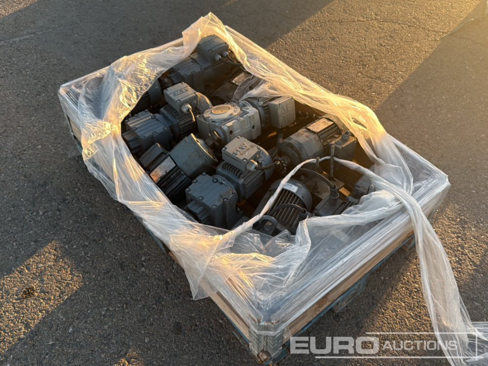 Pallet of Electric Gear Motor (10 of) - Građevinska oprema: slika 4 Pallet of Electric Gear Motor (10 of) - Građevinska oprema: slika 4