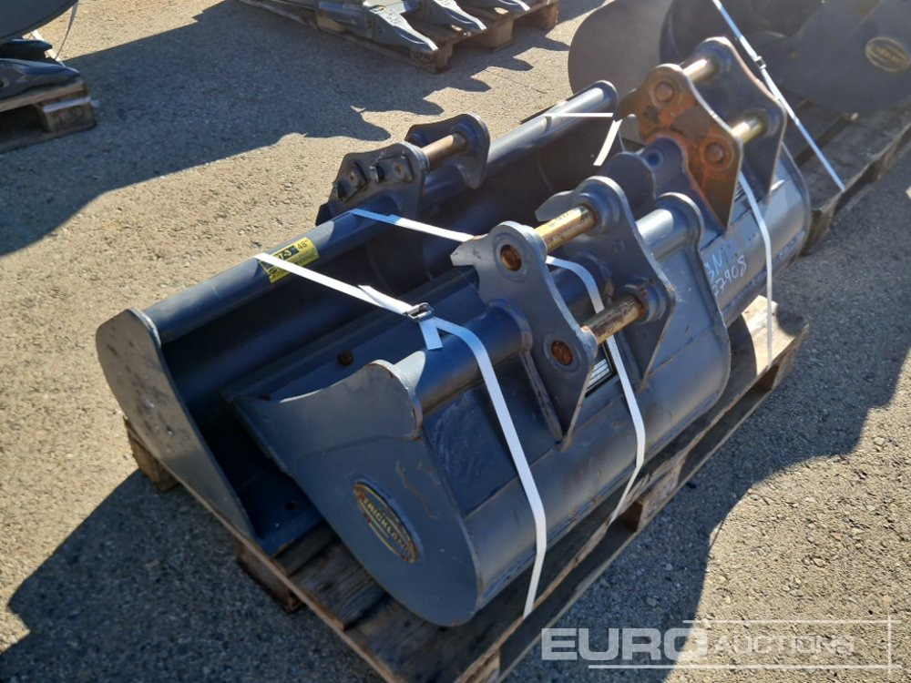 Strickland Set of U27 18" Digging Bucket (S/N 5031006042), U27 24" Digging Bucket (S/N 5030169083BD), U27 348D Cleaning Bucket (S/N 502450688) - Kašika: slika 4 Strickland Set of U27 18" Digging Bucket (S/N 5031006042), U27 24" Digging Bucket (S/N 5030169083BD), U27 348D Cleaning Bucket (S/N 502450688) - Kašika: slika 4