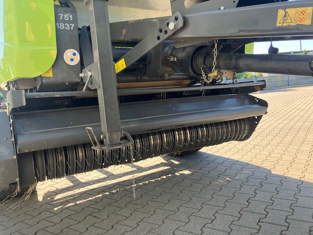Claas Variant 365 - Oprema za prevrtanje i razlaganje: slika 3 Claas Variant 365 - Oprema za prevrtanje i razlaganje: slika 3