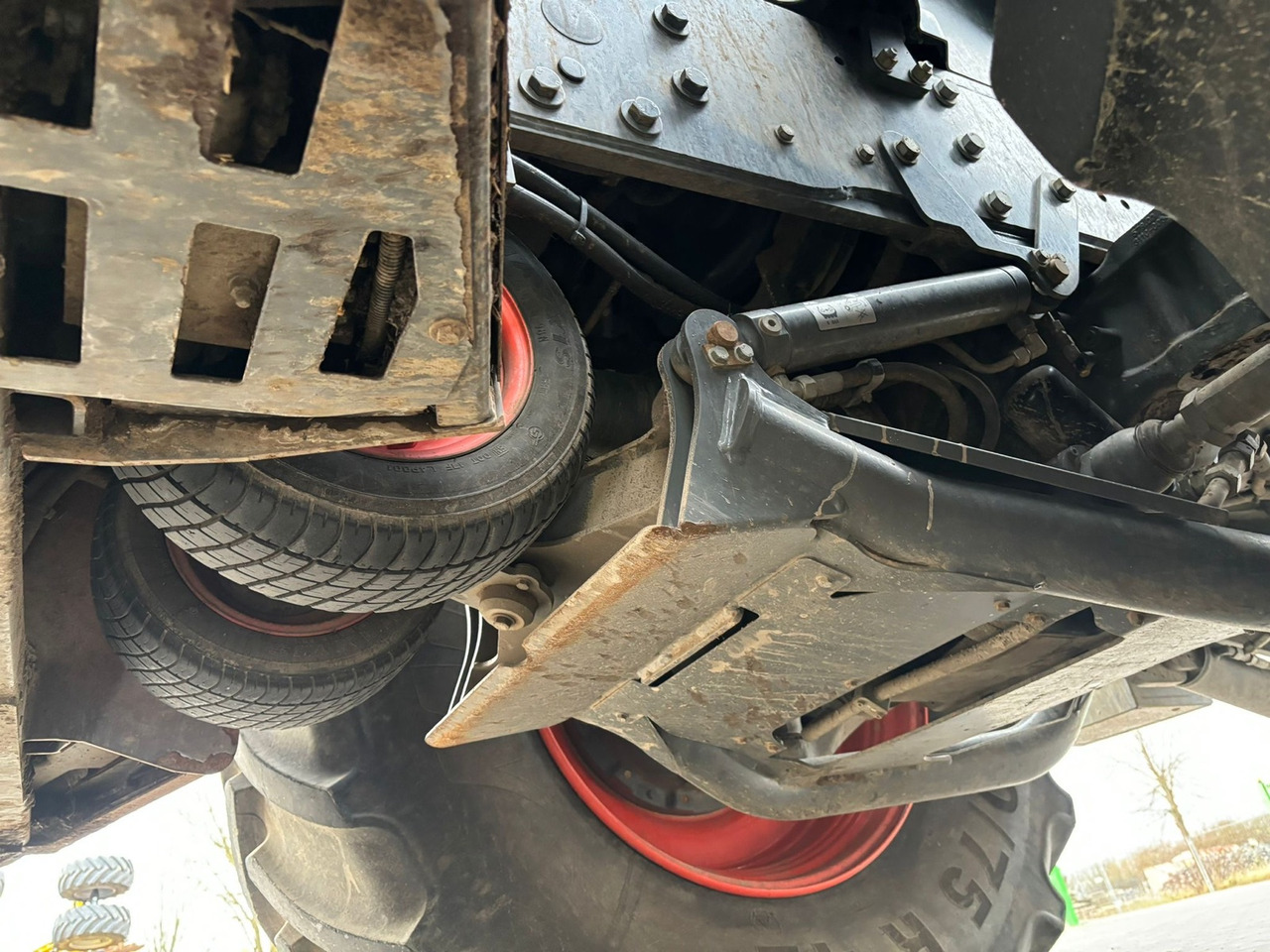 Claas Xerion 4200 Trac - Traktor: slika 3 Claas Xerion 4200 Trac - Traktor: slika 3