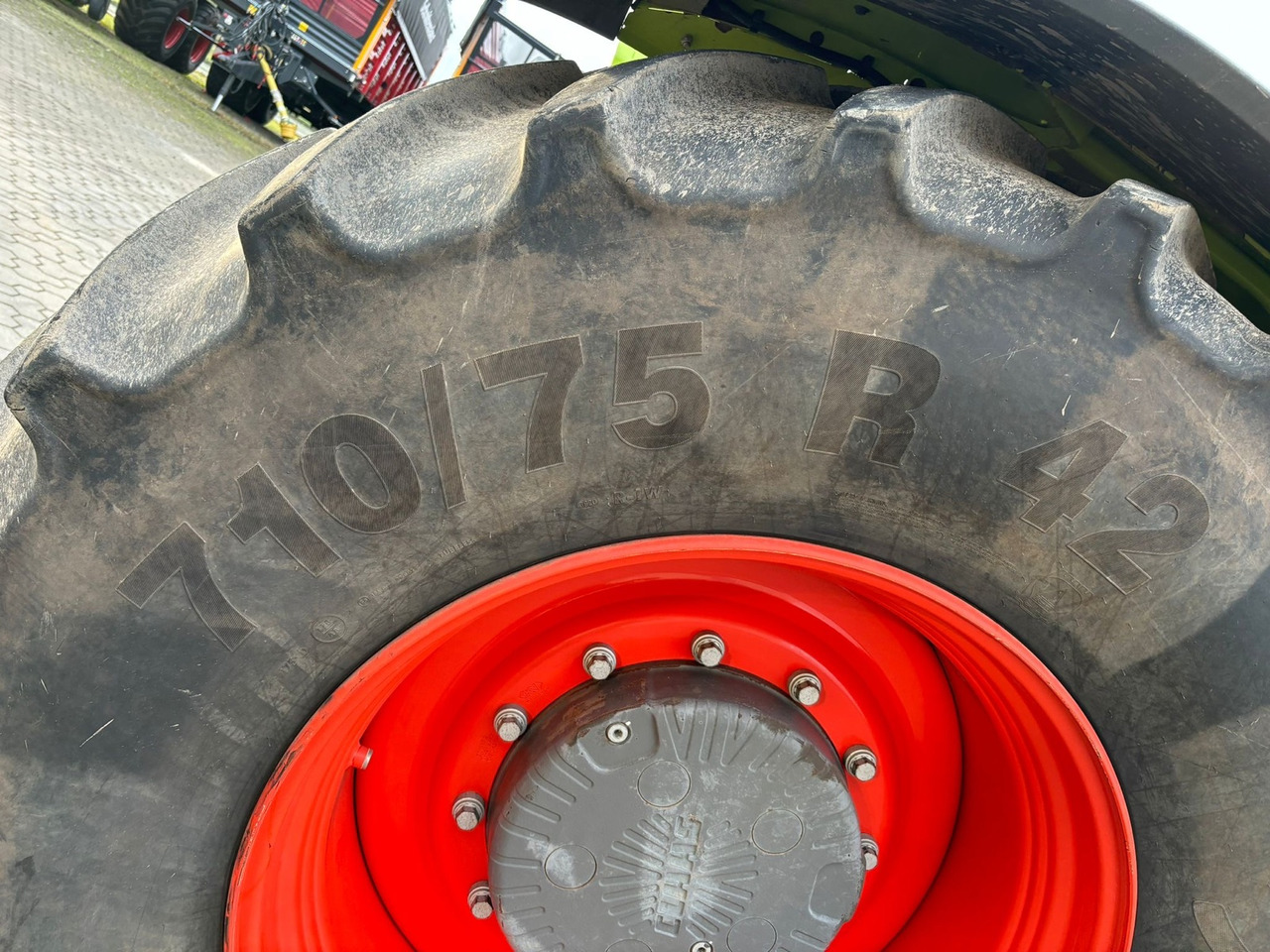 Claas Xerion 4200 Trac - Traktor: slika 2 Claas Xerion 4200 Trac - Traktor: slika 2