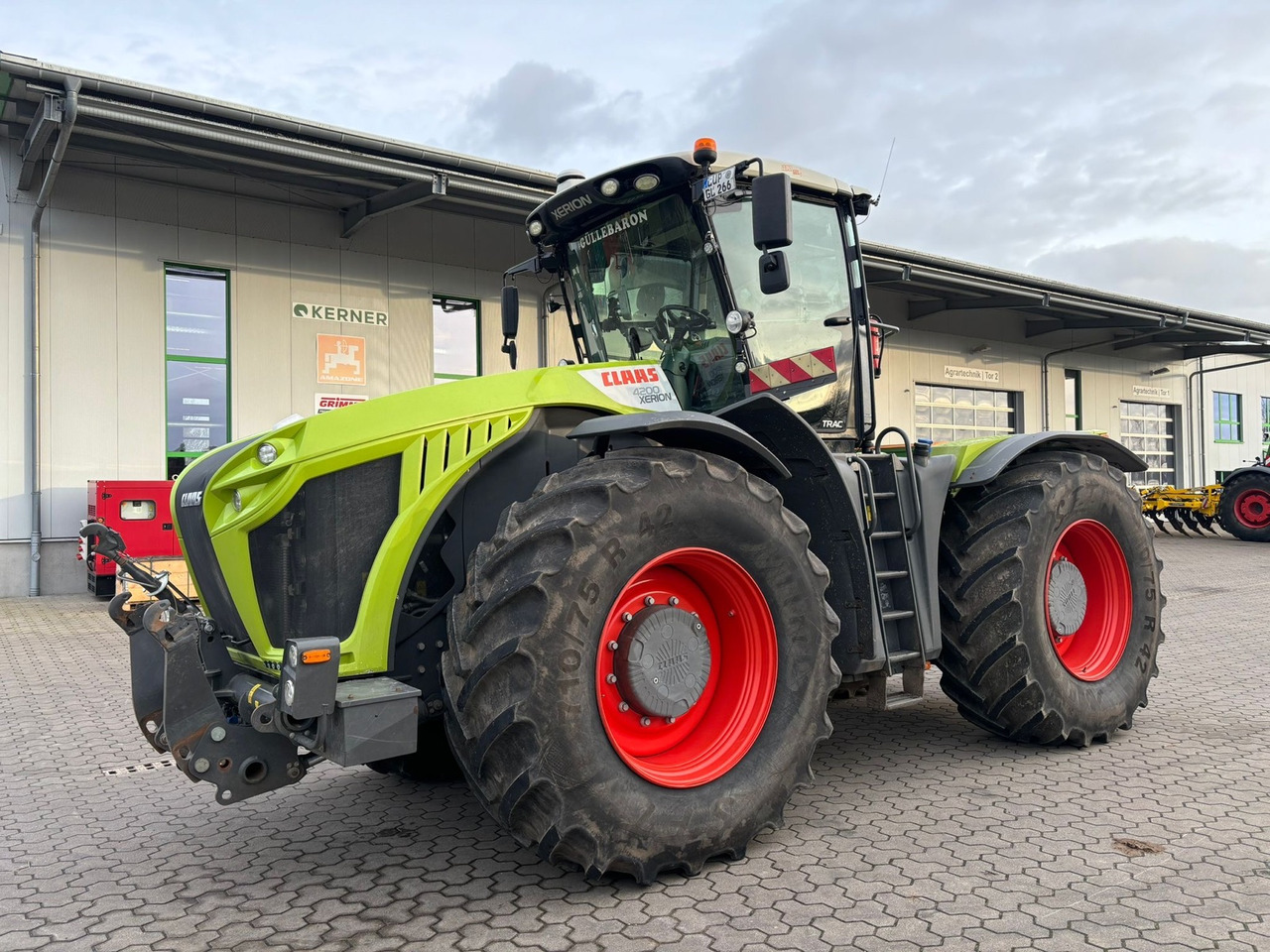 Claas Xerion 4200 Trac - Traktor: slika 1 Claas Xerion 4200 Trac - Traktor: slika 1