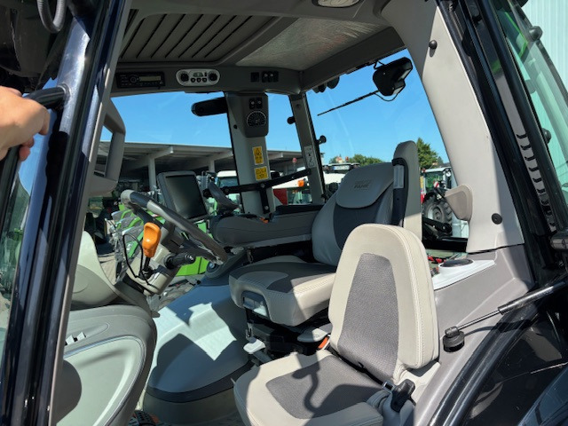 Deutz-Fahr Agrotron 6215 TTV Warrior-RTK - Traktor: slika 2 Deutz-Fahr Agrotron 6215 TTV Warrior-RTK - Traktor: slika 2