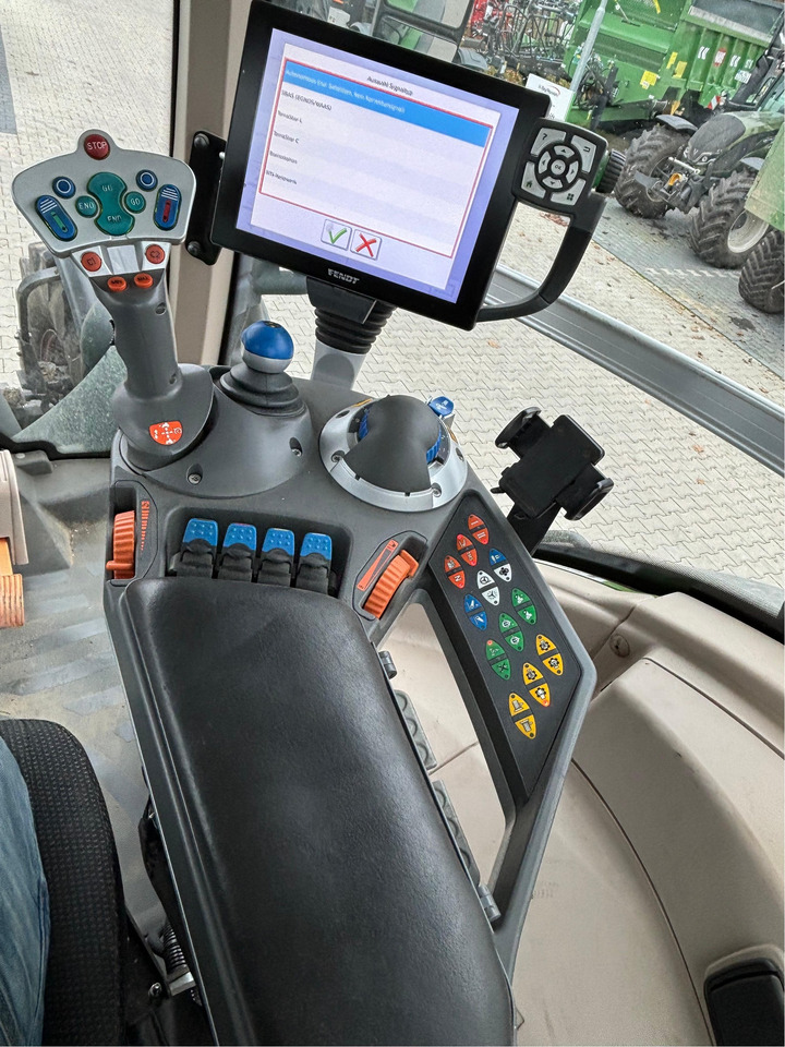 Fendt 828 Vario S4 Profi Plus - Traktor: slika 4 Fendt 828 Vario S4 Profi Plus - Traktor: slika 4