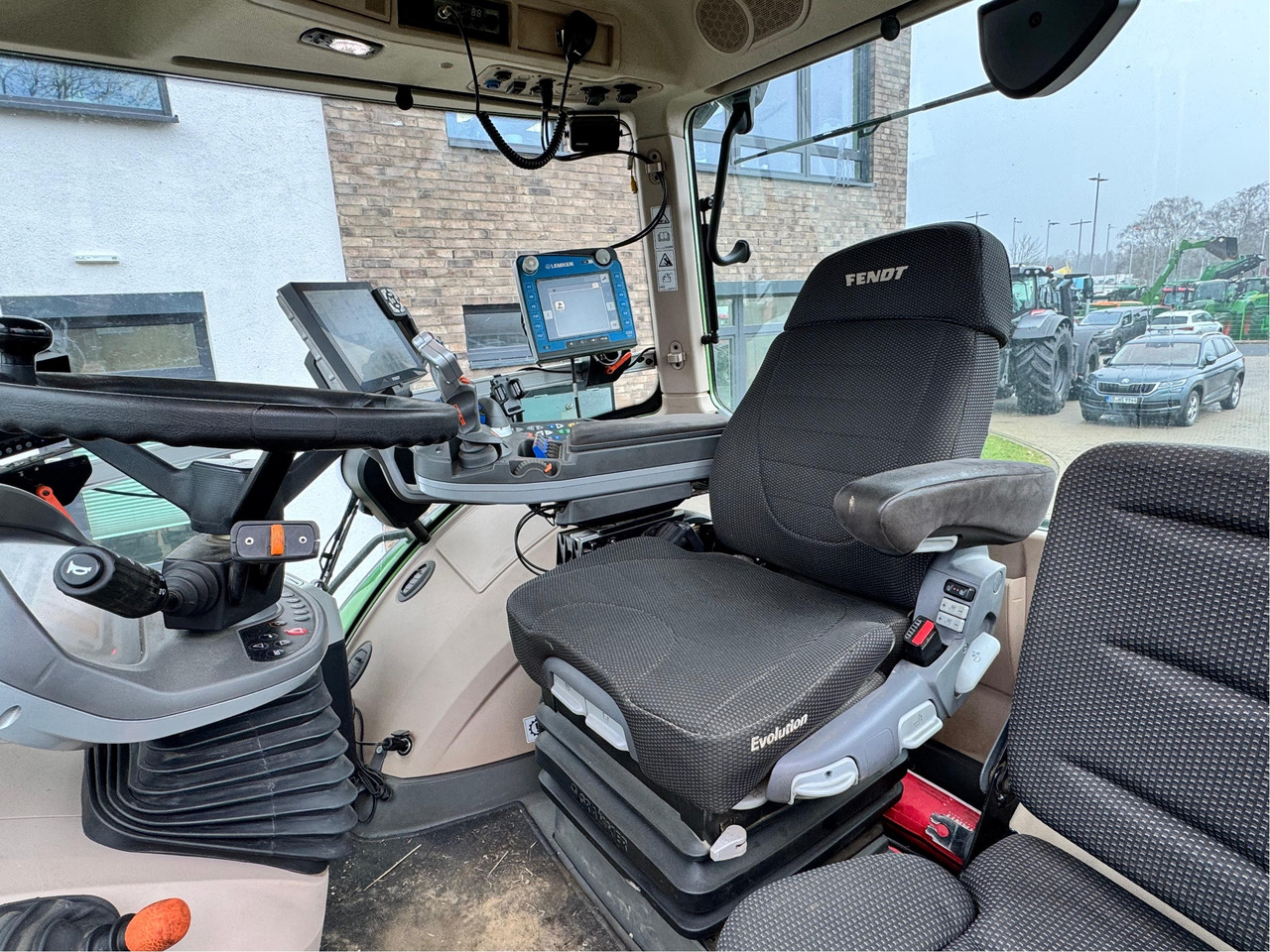 Fendt 933 Vario Gen6 Profi Plus - Traktor: slika 3 Fendt 933 Vario Gen6 Profi Plus - Traktor: slika 3