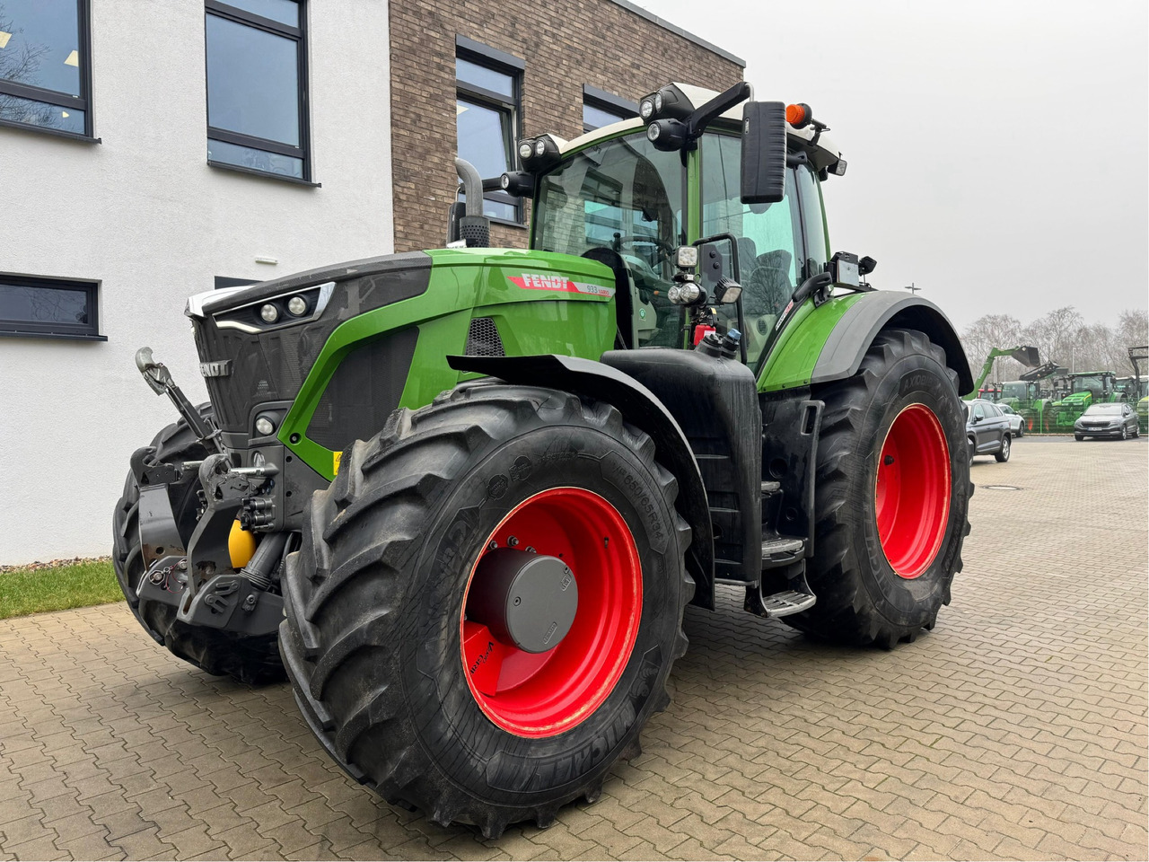 Fendt 933 Vario Gen6 Profi Plus - Traktor: slika 1 Fendt 933 Vario Gen6 Profi Plus - Traktor: slika 1
