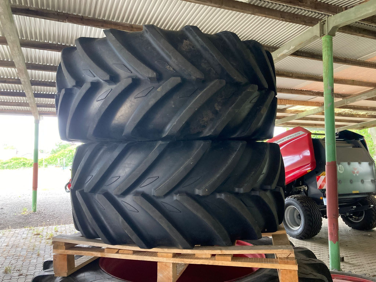Fendt VF520/60R28 VF650/60R38 - Gume i felne: slika 4 Fendt VF520/60R28 VF650/60R38 - Gume i felne: slika 4
