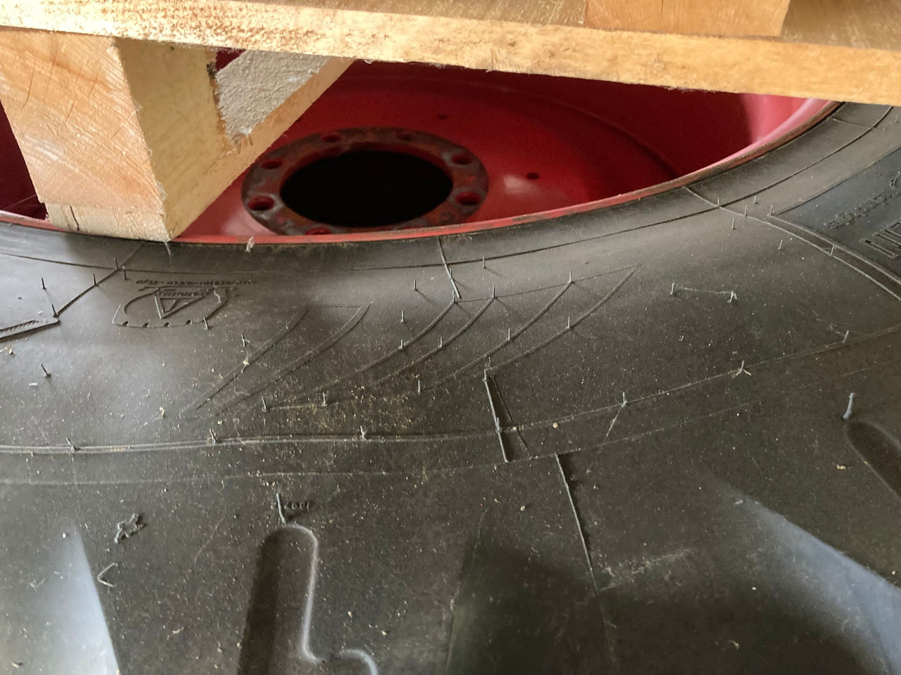 Fendt VF520/60R28 VF650/60R38 - Gume i felne: slika 2 Fendt VF520/60R28 VF650/60R38 - Gume i felne: slika 2