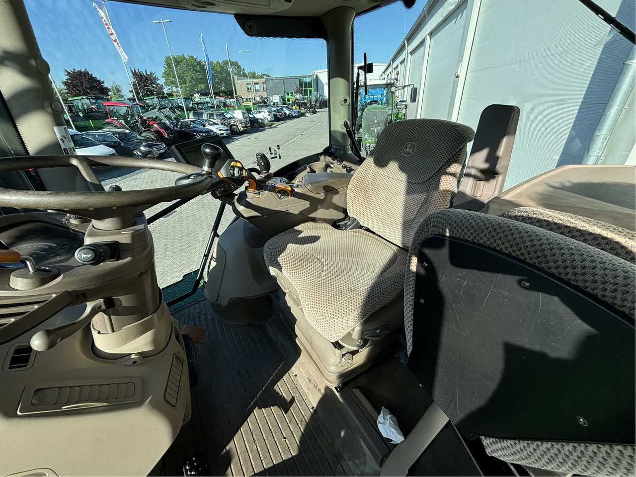 John Deere 6230 R - Traktor: slika 4 John Deere 6230 R - Traktor: slika 4