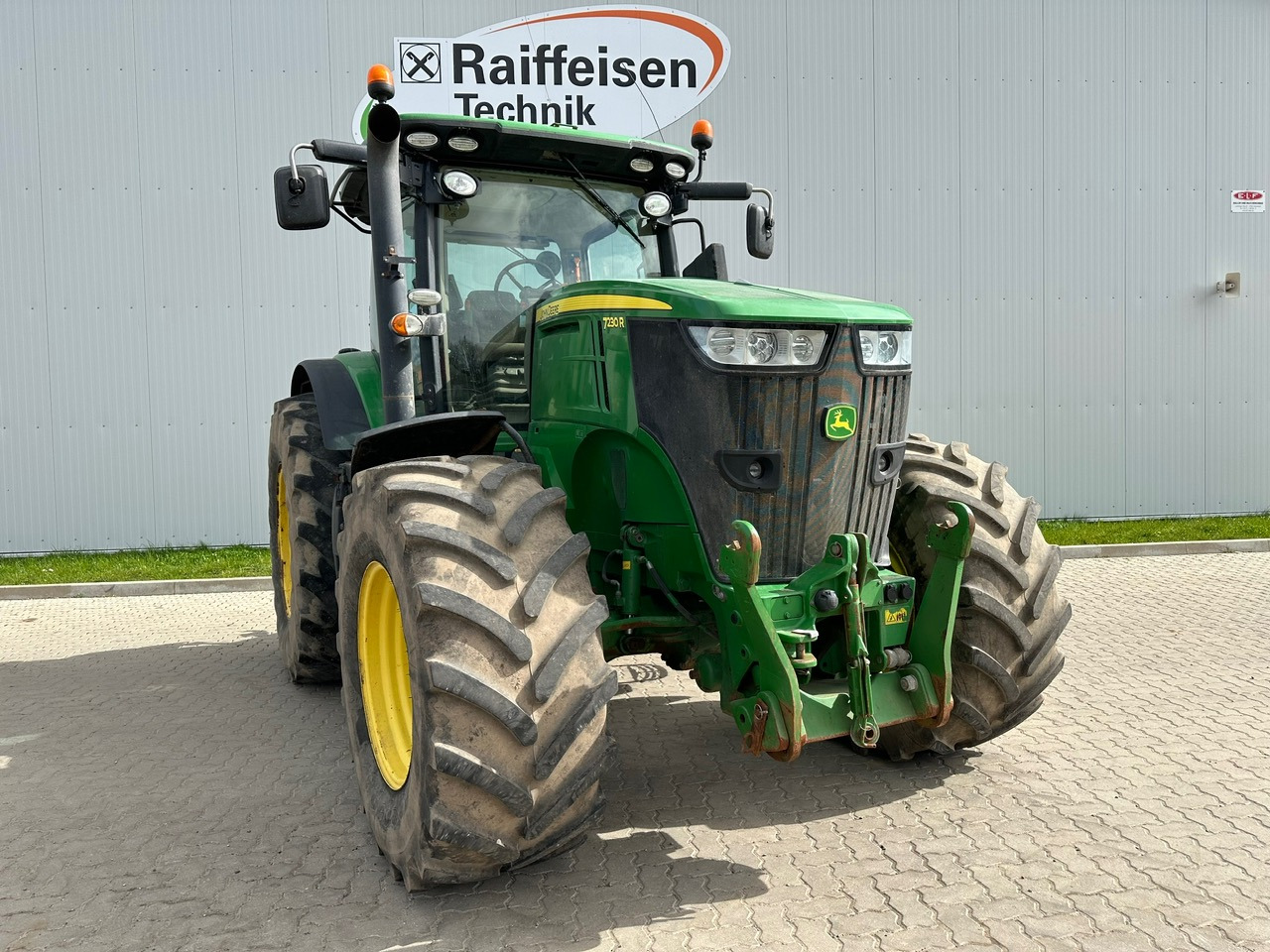 John Deere 7230R - Traktor: slika 1 John Deere 7230R - Traktor: slika 1
