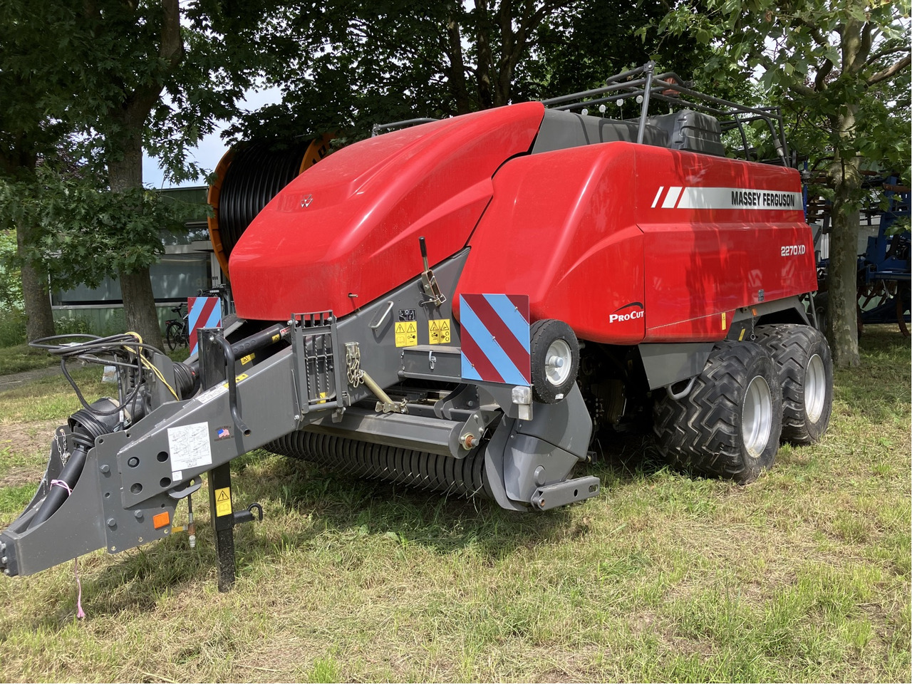 Massey Ferguson 2270 XDTC - Balirka za kockaste bale: slika 5 Massey Ferguson 2270 XDTC - Balirka za kockaste bale: slika 5