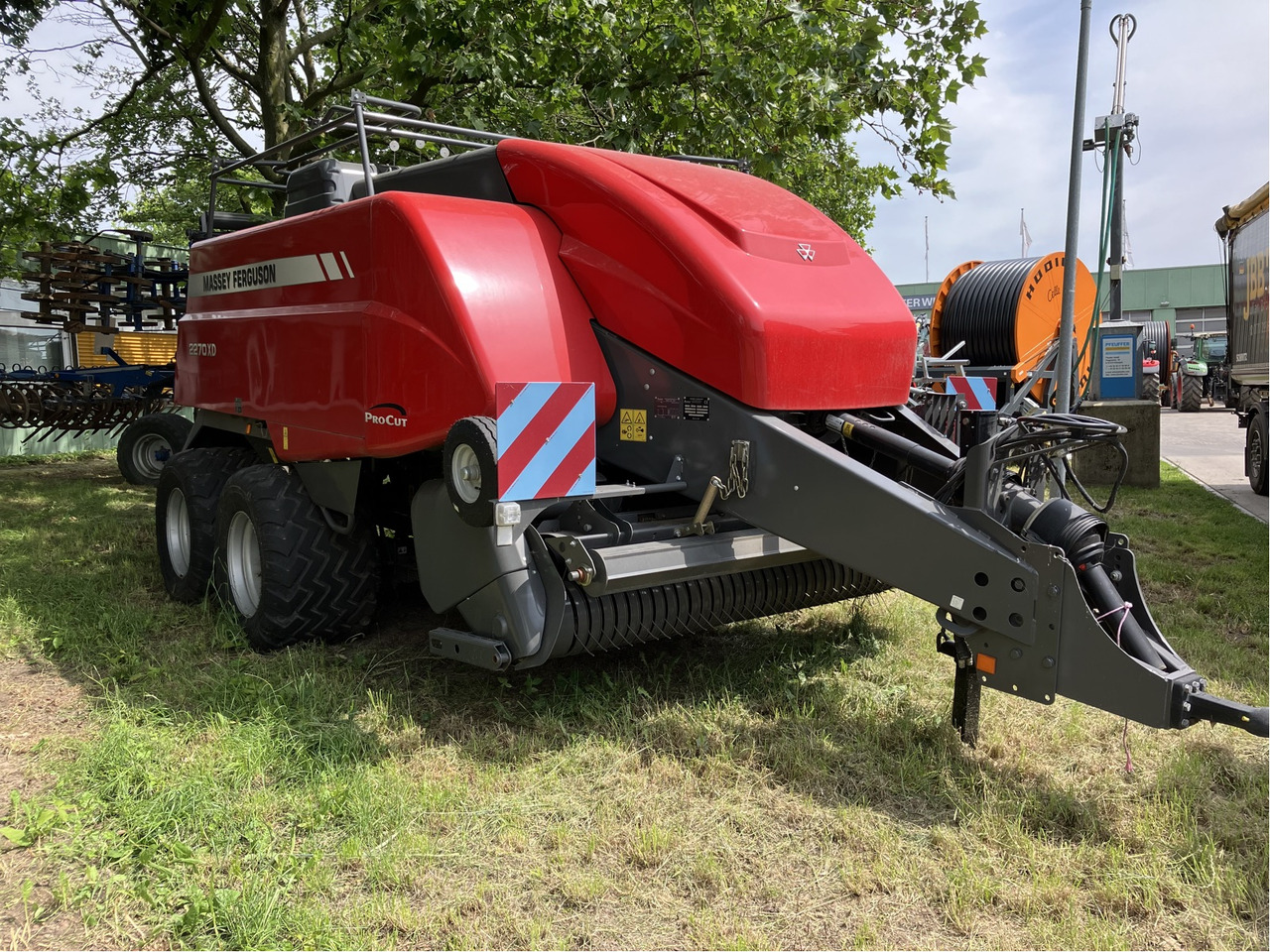 Massey Ferguson 2270 XDTC - Balirka za kockaste bale: slika 1 Massey Ferguson 2270 XDTC - Balirka za kockaste bale: slika 1