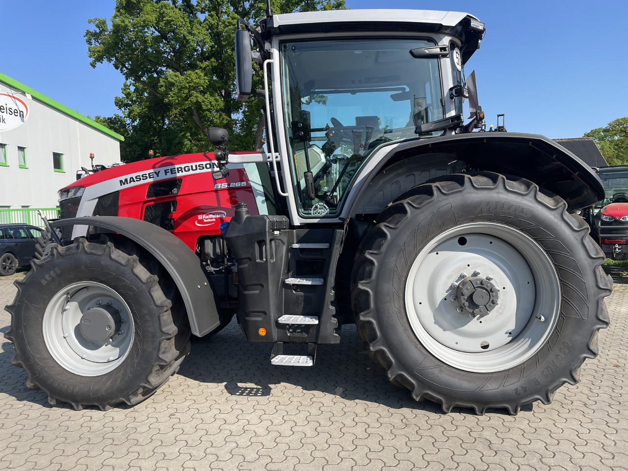 Massey Ferguson 8S.265 Dyna-VT EXCLUSIVE - Traktor: slika 1 Massey Ferguson 8S.265 Dyna-VT EXCLUSIVE - Traktor: slika 1