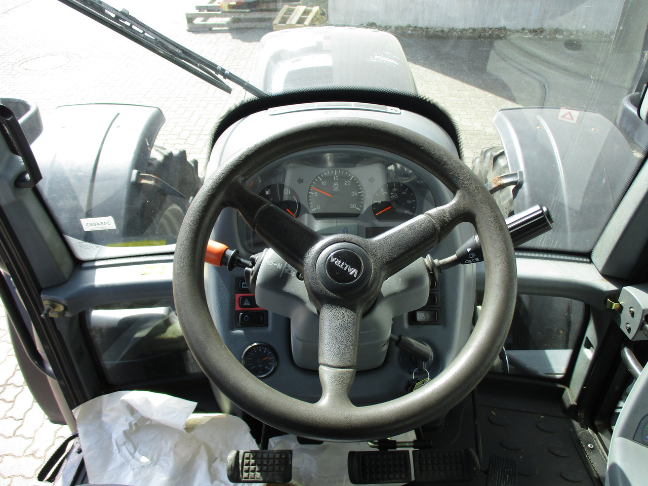 Valtra T 213 - Traktor: slika 3 Valtra T 213 - Traktor: slika 3