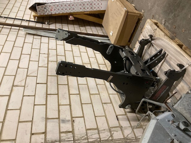 ZUIDBERG Frontkraftheber zu A105/A115 - Traktor: slika 1 ZUIDBERG Frontkraftheber zu A105/A115 - Traktor: slika 1