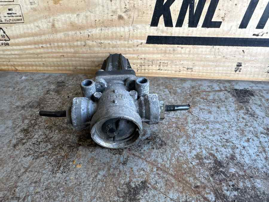 MAN 2,5 BAR VALVE 81.52101-6294 - Kočioni ventil za Kamion: slika 2 MAN 2,5 BAR VALVE 81.52101-6294 - Kočioni ventil za Kamion: slika 2