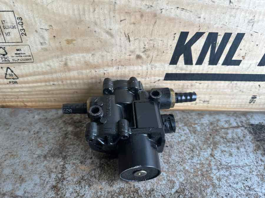 MAN AIR VALVE 81.52452-6038 - Kočioni ventil za Kamion: slika 1 MAN AIR VALVE 81.52452-6038 - Kočioni ventil za Kamion: slika 1