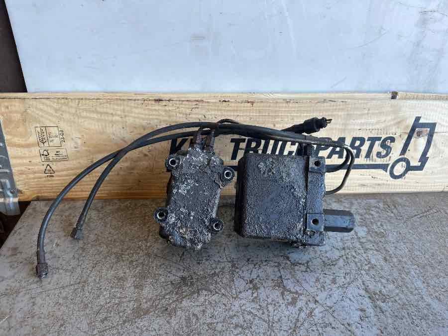 MAN CAB TILT PUMP 85.41723-6019 + 85.41723-6022 - Kabina i enterijer za Kamion: slika 2 MAN CAB TILT PUMP 85.41723-6019 + 85.41723-6022 - Kabina i enterijer za Kamion: slika 2