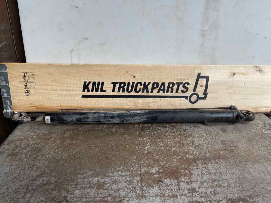 MAN CABINE TILT CYLINDER 81.41723-6137 - Kabina i enterijer za Kamion: slika 1 MAN CABINE TILT CYLINDER 81.41723-6137 - Kabina i enterijer za Kamion: slika 1