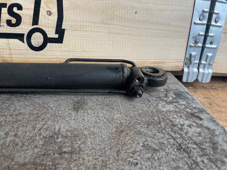 MAN CABINE TILT CYLINDER 81.41723-6137 - Kabina i enterijer za Kamion: slika 2 MAN CABINE TILT CYLINDER 81.41723-6137 - Kabina i enterijer za Kamion: slika 2