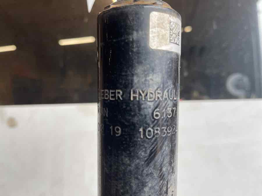 MAN CABINE TILT CYLINDER 81.41723-6137 - Kabina i enterijer za Kamion: slika 3 MAN CABINE TILT CYLINDER 81.41723-6137 - Kabina i enterijer za Kamion: slika 3