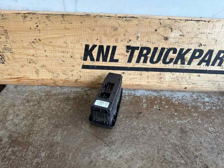 MAN ECU DOOR 81.25806-7107 - Kabina i enterijer za Kamion: slika 2 MAN ECU DOOR 81.25806-7107 - Kabina i enterijer za Kamion: slika 2