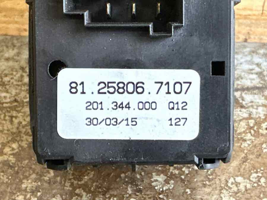 MAN ECU DOOR 81.25806-7107 - Kabina i enterijer za Kamion: slika 3 MAN ECU DOOR 81.25806-7107 - Kabina i enterijer za Kamion: slika 3