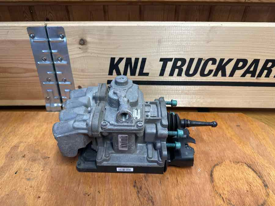 MAN FOOT BREAKE VALVE 81.52130-6311 - Kočioni ventil za Kamion: slika 1 MAN FOOT BREAKE VALVE 81.52130-6311 - Kočioni ventil za Kamion: slika 1