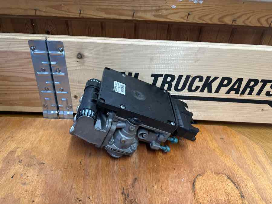 MAN FOOT BREAKE VALVE 81.52130-6311 - Kočioni ventil za Kamion: slika 2 MAN FOOT BREAKE VALVE 81.52130-6311 - Kočioni ventil za Kamion: slika 2