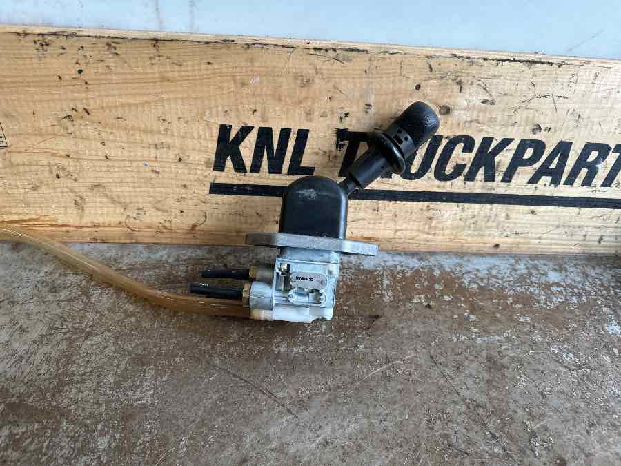 MAN HANDBRAKE 81.52315-6208 - Kabina i enterijer za Kamion: slika 2 MAN HANDBRAKE 81.52315-6208 - Kabina i enterijer za Kamion: slika 2