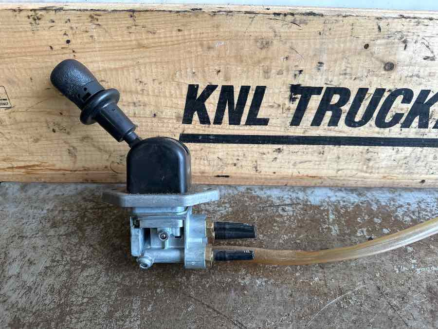 MAN HANDBRAKE 81.52315-6208 - Kabina i enterijer za Kamion: slika 1 MAN HANDBRAKE 81.52315-6208 - Kabina i enterijer za Kamion: slika 1