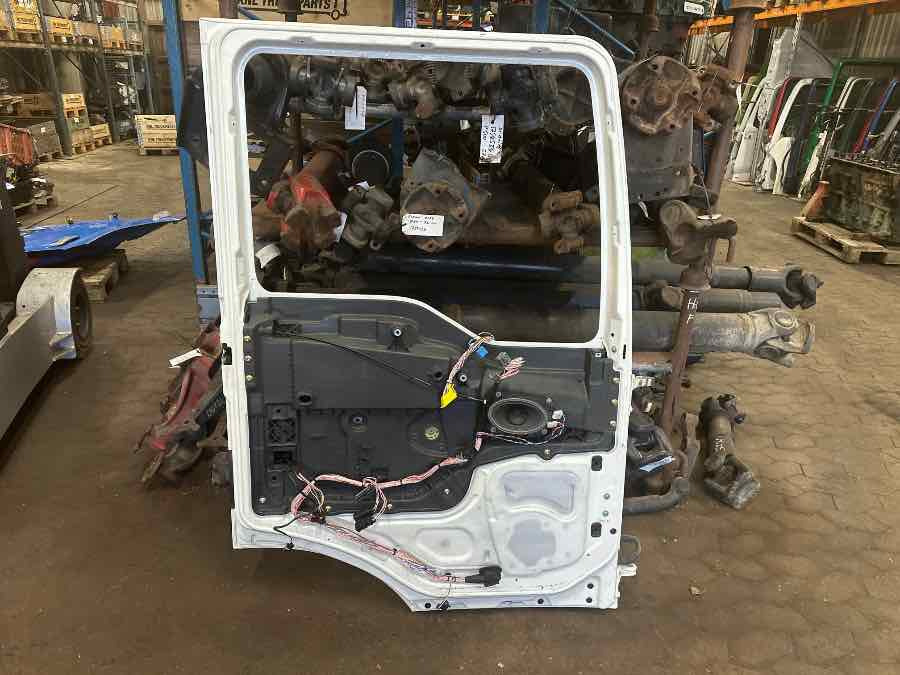 MAN LEFT DOOR 81.62600-4131 - Kabina i enterijer za Kamion: slika 2 MAN LEFT DOOR 81.62600-4131 - Kabina i enterijer za Kamion: slika 2