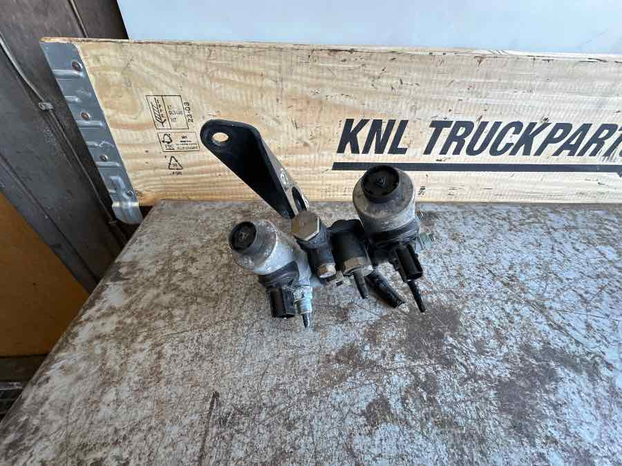 MAN MAGNET VALVE 81.52160-6189 - Kočioni ventil za Kamion: slika 1 MAN MAGNET VALVE 81.52160-6189 - Kočioni ventil za Kamion: slika 1