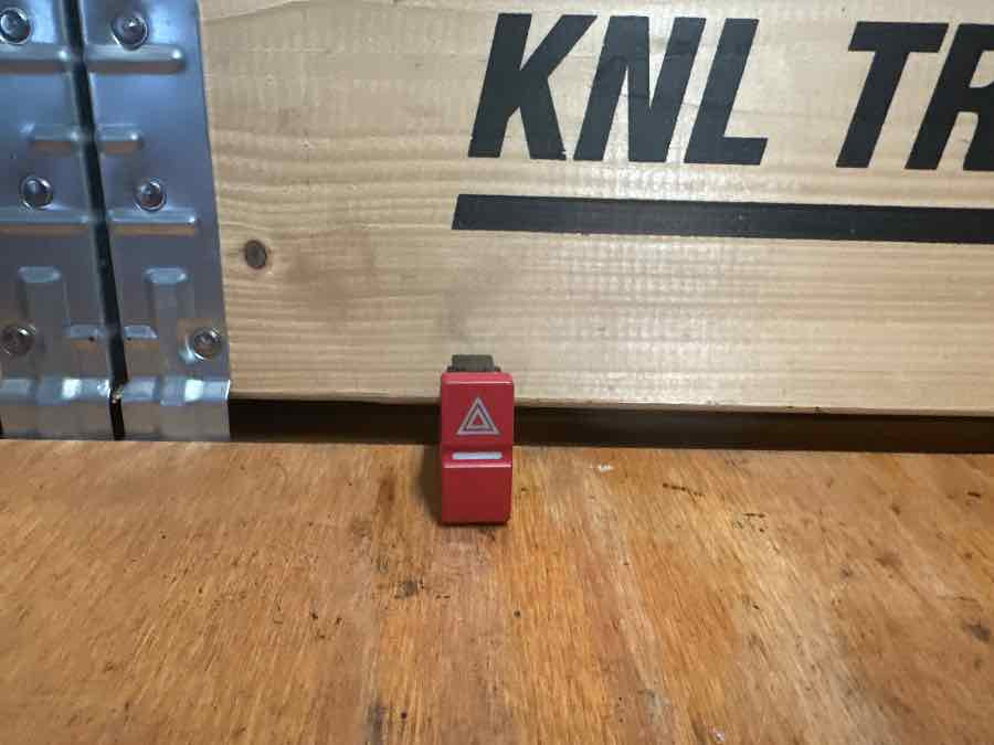 MAN SWITCH 81.25503-0356 - Kabina i enterijer za Kamion: slika 1 MAN SWITCH 81.25503-0356 - Kabina i enterijer za Kamion: slika 1