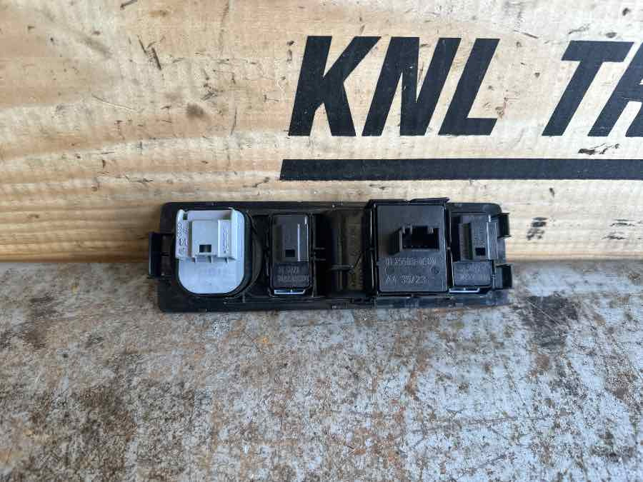 MAN SWITCH DOOR MODULE 81.25525-0304 - Kabina i enterijer za Kamion: slika 2 MAN SWITCH DOOR MODULE 81.25525-0304 - Kabina i enterijer za Kamion: slika 2