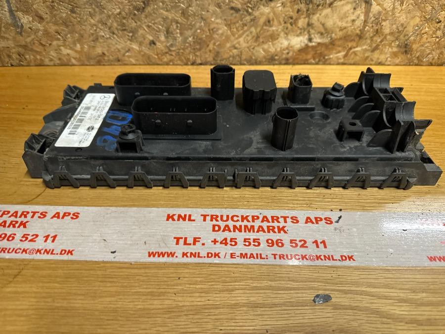 MERCEDES ECU SAM A0004466861 - Električni sistem za Kamion: slika 1 MERCEDES ECU SAM A0004466861 - Električni sistem za Kamion: slika 1