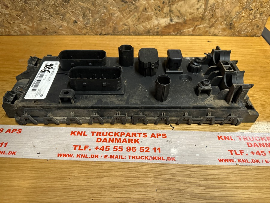 MERCEDES ECU SAM A0004467861 - Električni sistem za Kamion: slika 1 MERCEDES ECU SAM A0004467861 - Električni sistem za Kamion: slika 1