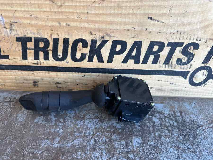 RENAULT LEVER SWITCH 7422007399 - Kabina i enterijer za Kamion: slika 2 RENAULT LEVER SWITCH 7422007399 - Kabina i enterijer za Kamion: slika 2